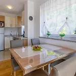 1 Bedroom Awesome In Διαμέρισμα