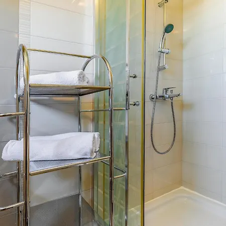 1 Bedroom Awesome In *