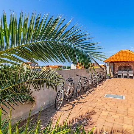 Διαμέρισμα 1 Bedroom Awesome In *